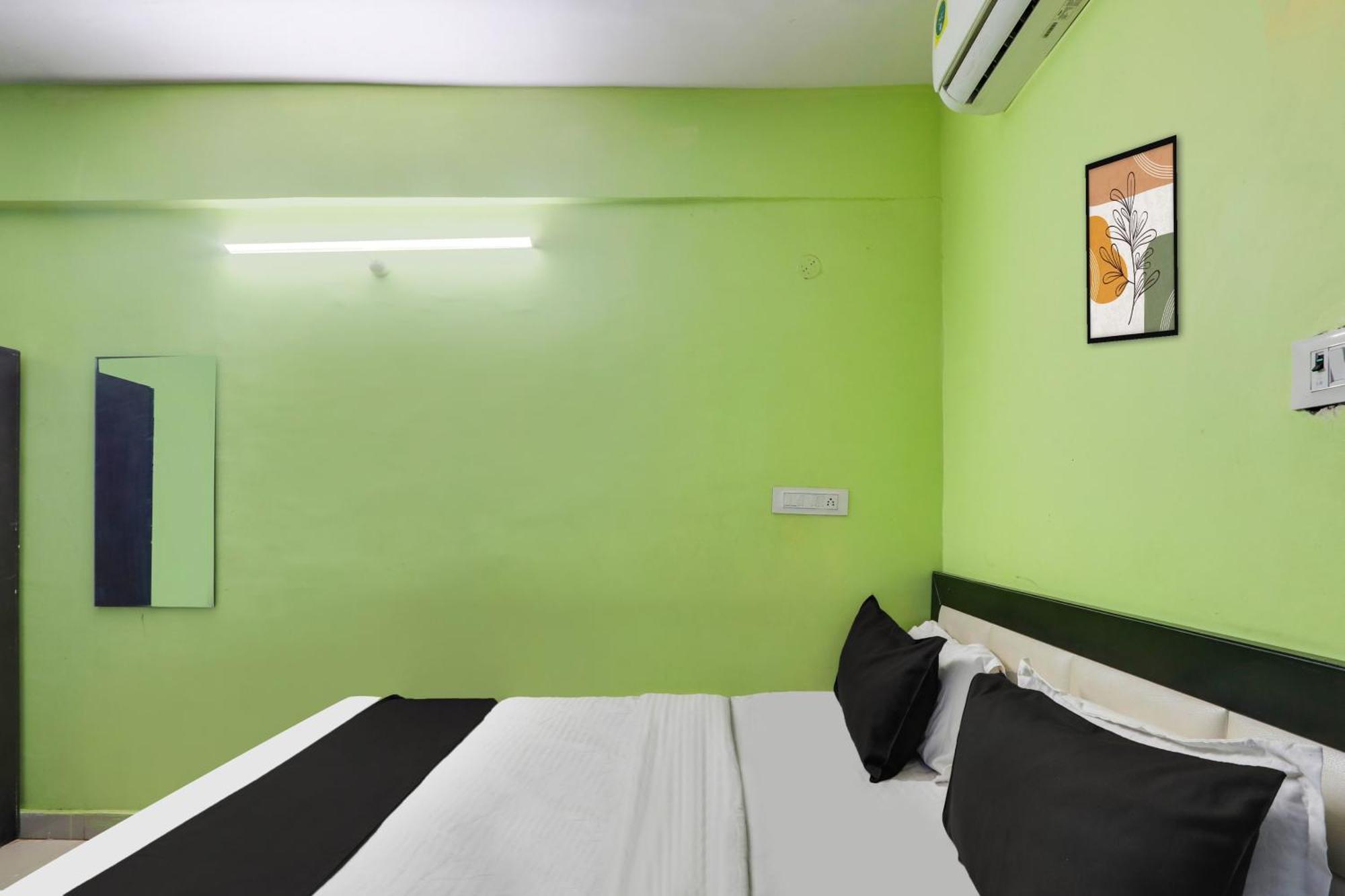 Hotel O Grand Hotel And Lodge Sangareddy Exterior foto