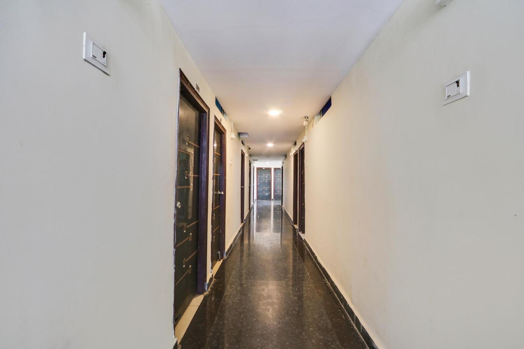 Hotel O Grand Hotel And Lodge Sangareddy Exterior foto